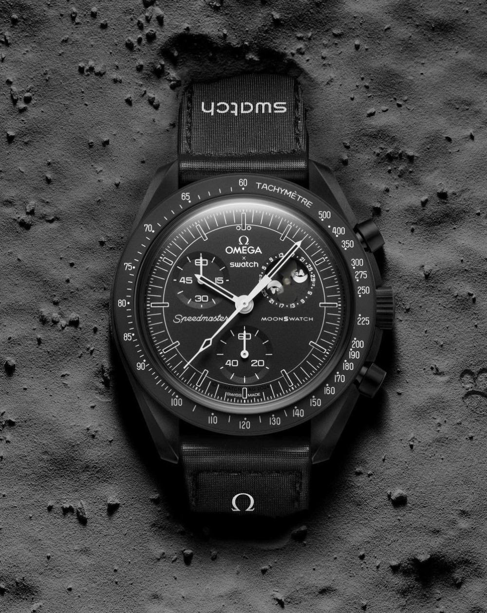 Swatch x Omega Mission To The Moonphase "Snoopy" Edition - SO33B700